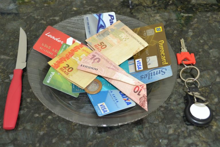 Como acumular e resgatar pontos ou milhas com seu cartão de crédito