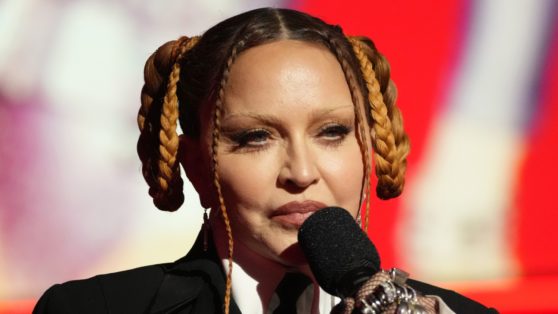 Madonna encontrada inconsciente e levada a hospital