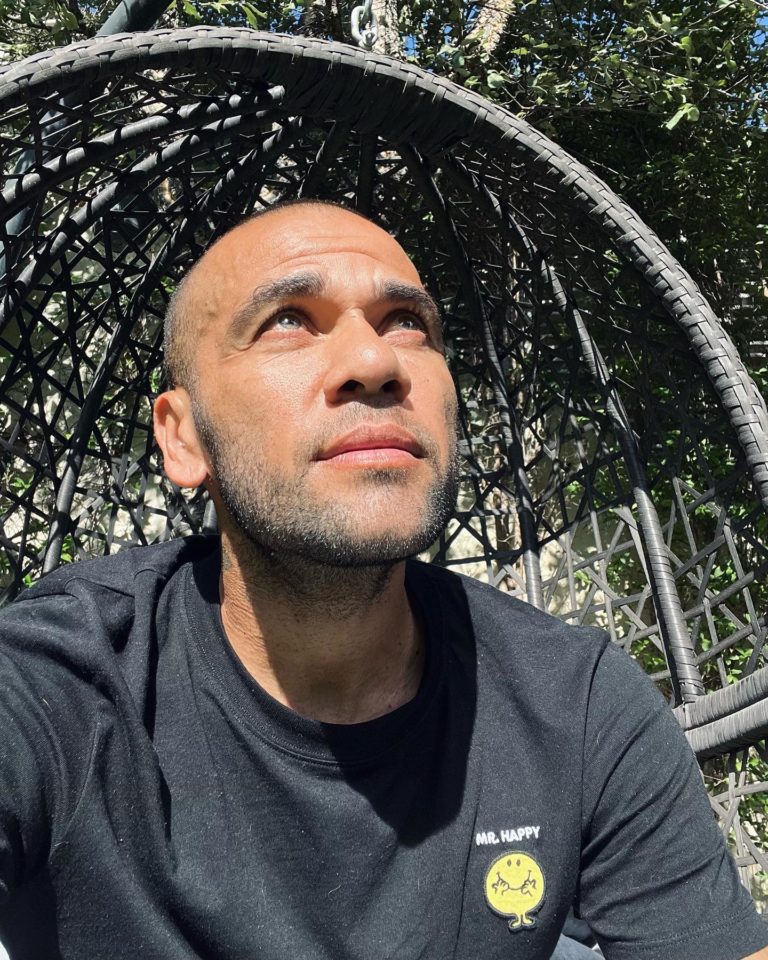 Daniel Alves paga fiança e é autorizado a deixar prisão 1